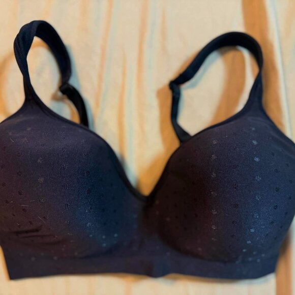 TWO Beauty by Bali Comfort Revolution Foam Wirefree Bras 36DD 1 Black & 1 White - Picture 6 of 14